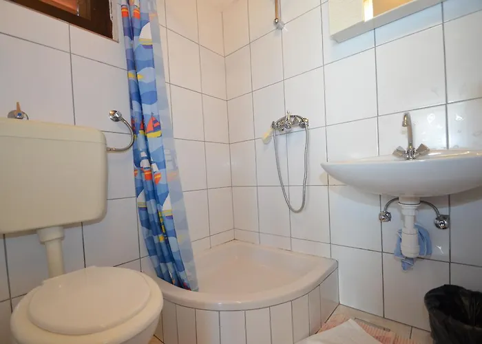 Cico Starigrad Paklenica Apartment *