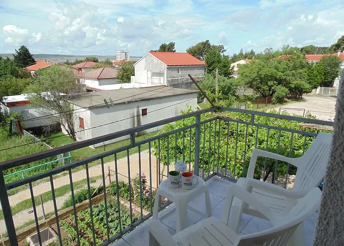 Cico Starigrad Paklenica Apartment *